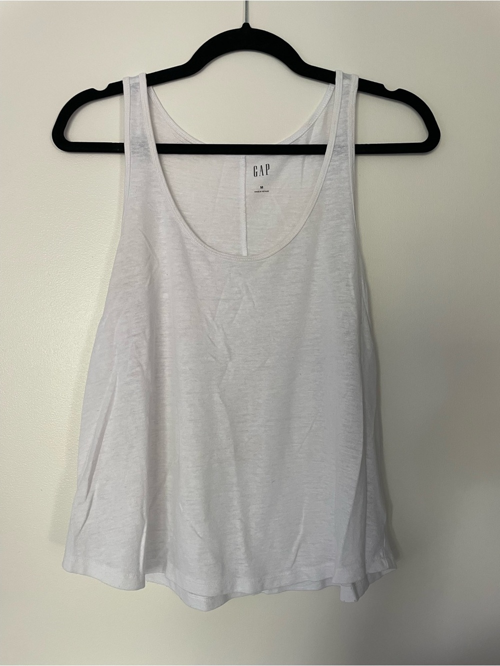 GAP Women’s White Scoop Neck Tank